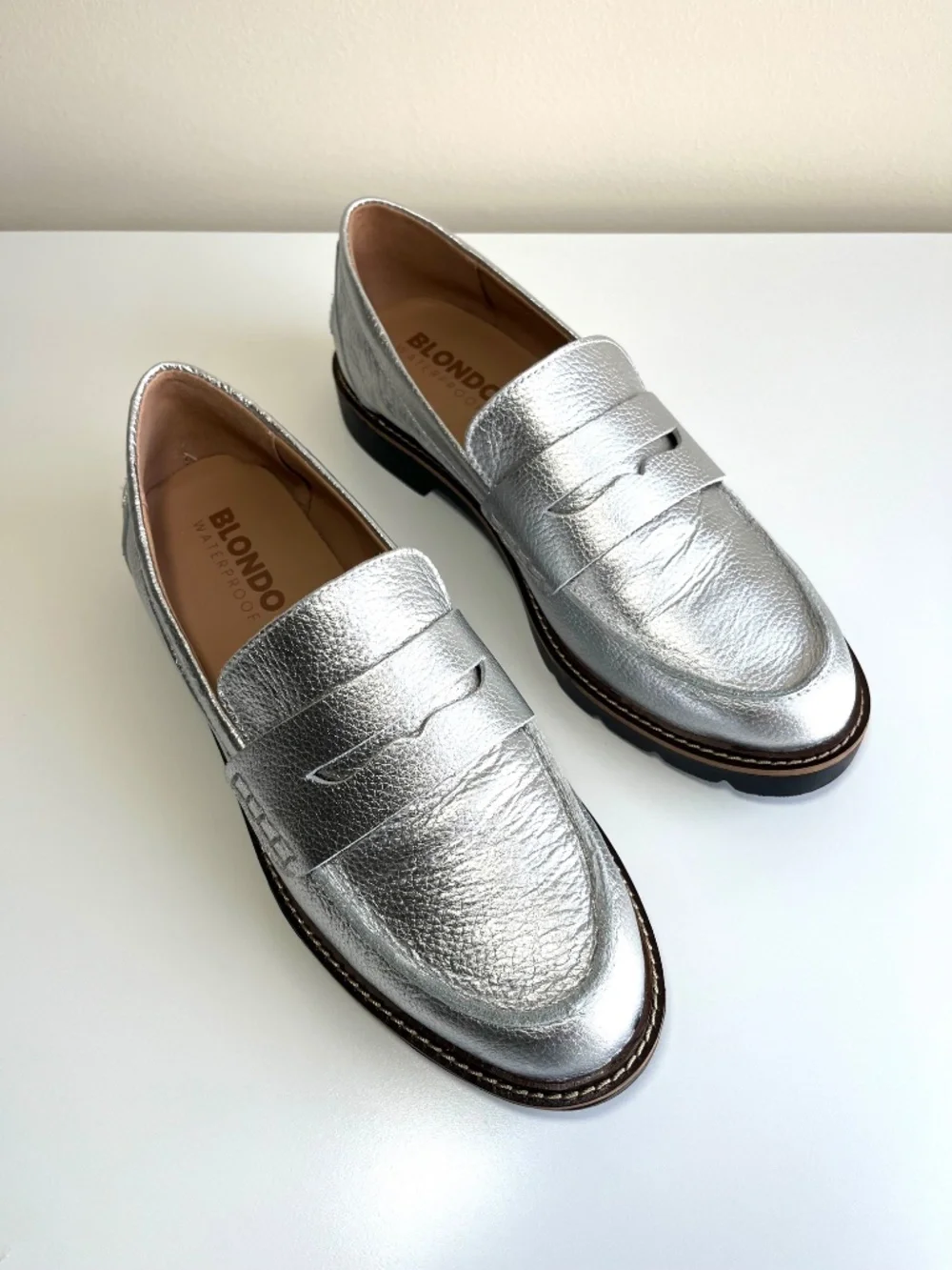 Blondo Waterproof Leather Penny Loafer Size 8 M Silver Metallic